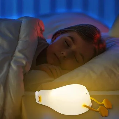 Produktbild von Silikon Nachttischlampe mit Entenmotiv - USB-Ladbar - 3 Helligkeitsstufen - mit Telefonhalter - Gelb