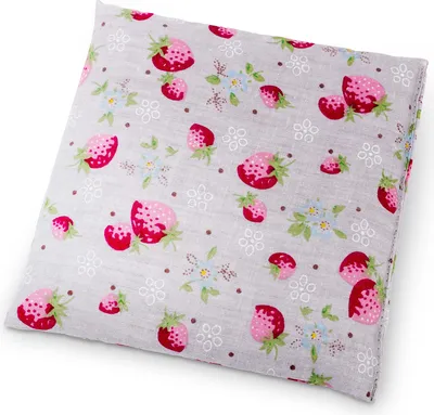 Produktbild von Navango Körnerkissen für Mikrowelle & Backofen geeignet | Grau mit Erdbeermuster | Mit Erdbeerkernfüllung handgefertigt in Deutschland | ca. 15 x 15cm | Baumwolle