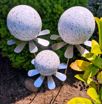 Produktbild von Blütenzauber Rotterdam Rosenkugel 15/15/10 cm Edelstahl weiß gesprenkelt Gartenstecker mit Stab 80 cm
