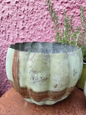 Immagine prodotto di Fioriera in zinco, ondulata verde-grigio Fioriera in zinco, ondulata - Diametro: 21 cm