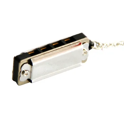 Produktbild von 8 Ton 4 Löcher Mini Harmonic Anhänger Metall Musikinstrument Spielzeug Mundharmonika Anhänger als Geschenk-Silber