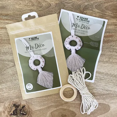 Image de Kit macramé : Mon pompon à suspendre