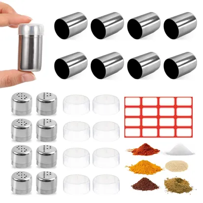 Productafbeelding van Mini zout- en peperstrooiers - set van 8 stuks met verschillende gaatjes - voor keuken, kamperen en onderweg - 4 zoutstrooiers en 4 peperstrooiers