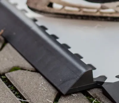Produktbild von STEEL Puck Stopper Edging für STEEL-Bodenplatten 2.0
