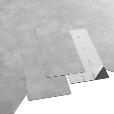 Produktbild von ARTENS - PVC Bodenbelag SHY INDUSTRY - Selbstklebende Fliesen - Betoneffekt - Hellgrau - MEDIO - 60,96 cm x 30,48 cm x 1,5 mm - Dicke 1,5 mm - 2.23m² / 12 Fliesen