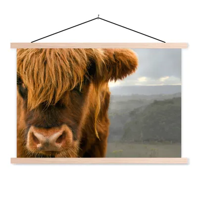 Produktbild von MuchoWow® Textilposter Schottischer Highlander - Natur - Porträt 120x80 cm mit holzfarbenen Rahmen - Aufhängeset