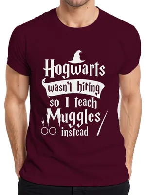 Imagen del producto de Hogwarts no estaba contratando, así que enseño a muggles. Camiseta para hombre, diseño de Harry Potter, color burdeos, talla S