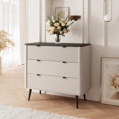 Image de Commode cannelée NAVANI 90 cm avec 3 tiroirs système soft-close Cachemire + gris pierre Meuble de rangement debout Meuble à tiroirs avec poignées noires Salon Rangement Sideboard