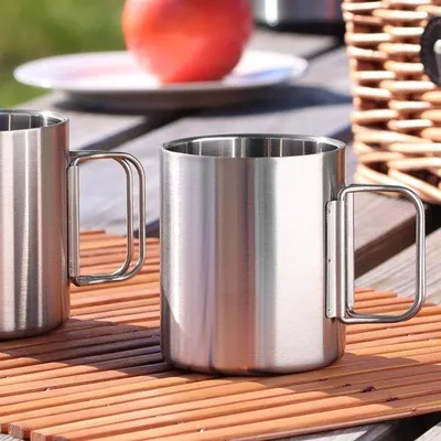 Immagine prodotto di Due tazze termiche in argento con coperchio a scatto e isolamento a doppia parete – Capacità: 300 ml – Tazze in acciaio inossidabile senza BPA – 2 pezzi