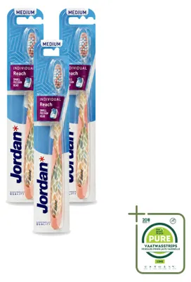 Imagen del producto de 3 cepillos de dientes Jordan Individual Reach, tamaño medio, pack grande - 3 unidades