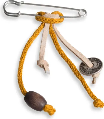 Produktbild von Knit Factory Brosche - Ocker