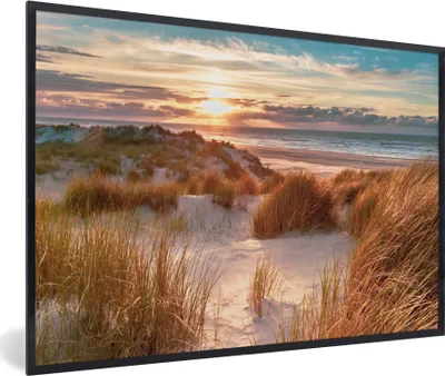 Produktbild von MuchoWow® Gerahmtes Poster Düne - Pflanzen - Sonnenuntergang - Strand - Meer 90x60 cm - Poster mit Schwarzem Bilderrahmen Wandposter Rahmen Foto Bilder - Fotorahmen - Foto-Plakat
