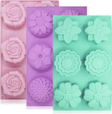 Produktbild von Set mit 3 Silikon-Kuchenformen – 6 Blumen pro Form – zur Herstellung von Eiswürfeln, Pralinen und Kuchendekorationen – Farben: Lila, Grün und Rosa