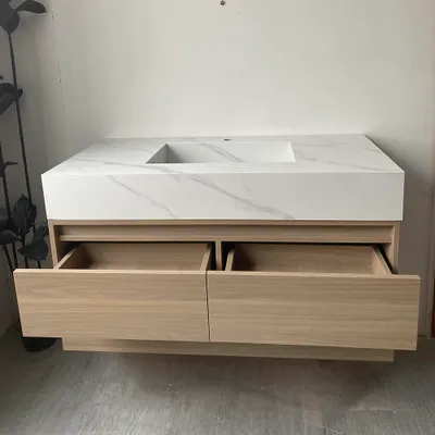 Produktbild von Waschbecken Holzmaserung Unterschrank aus Sinterstein Weiß Arbeitsplatte Set Spiegel 130*55cm【YT3256-130 K】