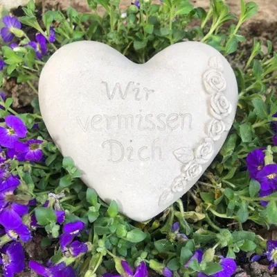 Produktbild von Grabherz Gedenkstein - Wir vermissen Dich - Grabschmuck Grabdeko Trauerherz 10cm natur , Handarbeit