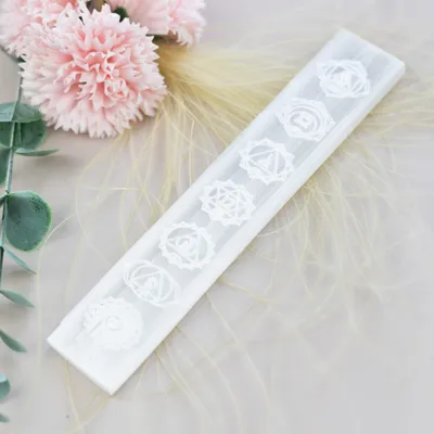 Produktbild von SELENIT 100% natürliche Mineralplatte mit CHAKRA-Motiv 20 cm Strahlungsreduzierer