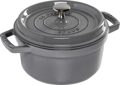 Produktbild von Staub La Cocotte Bräter, Gusseisen, Graphitgrau, rund, 20 cm Durchmesser, 2,2 l Fassungsvermögen, 3,4 kg Gewicht, 14,5 cm Höhe, 26,5 cm Länge, 16,1 cm Bodendurchmesser, Spezielle Tropfenstruktur im Deckel, emaillierter Boden, innere Antihaftbeschichtung, für alle Herdarten (inkl. Induktion)
