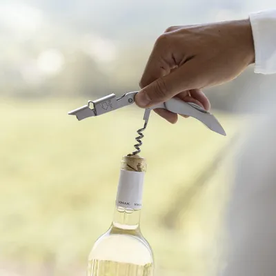 Obrázek produktu pro Ocelový otvírák na víno s dřevěnou rukojetí, s dvojitou pákovou konstrukcí a odstraňovačem fólií, určený pro gastronomii