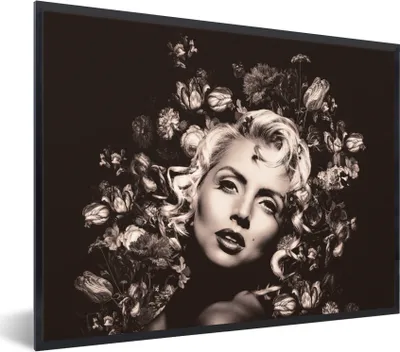 Produktbild von MuchoWow® Gerahmtes Poster Frau - Schwarz - Weiß - Blumen 40x30 cm - Poster mit Schwarzem Bilderrahmen Wandposter Rahmen Foto Bilder - Kunstposter - Wanddekorationen