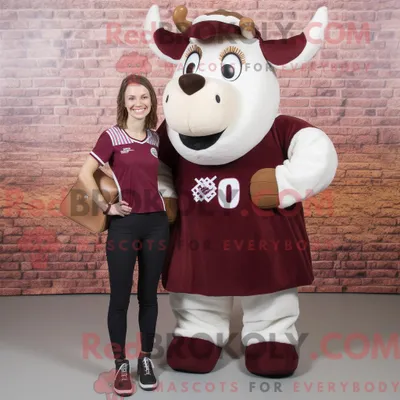 Obrázok produktu pre Maskot spoločnosti REDBROKOLY: hnedá kravička plemena Hereford, oblečená v mini sukni a s mincovníkom