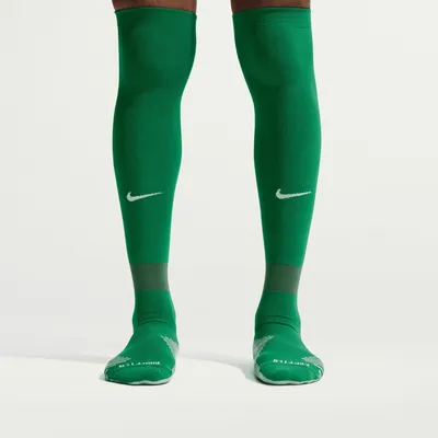 Immagine prodotto di Nike FQ8253-302, calze Strike Dri-FIT, unisex, colore: verde pino/verde scuro/nero/bianco, taglia S