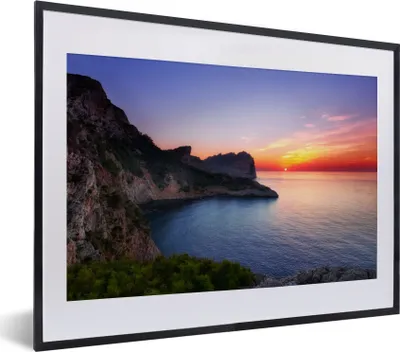 Produktbild von MuchoWow® Gerahmtes Poster Meer - Felsen - Berge - Natur 40x30 cm - Poster mit Schwarzem Bilderrahmen Wandposter Rahmen Foto Bilder - Bilderrahmen - Poster im Rahmen