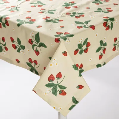 Produktbild von Tischdecke Strawberry Erdbeeren vanille rot grün in versch. Größen Größe 130x260cm