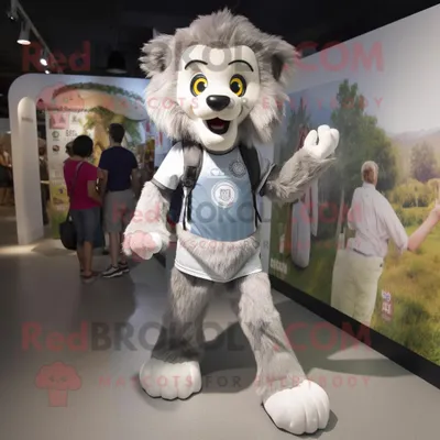 Produktbild von Maskottchen REDBROKOLY Kostümfigur Silberbändiger Löwe bekleidet mit einem Etuikleid und Rucksäcken