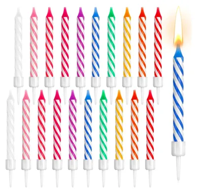 Produktbild von 20 Stück bunte Geburtstagskerzen im Regenbogen-Design mit Haltern
