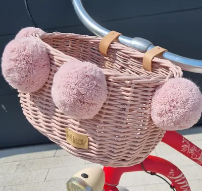 Immagine prodotto di WikliBOX - Cestino da bici per bambini in vimini rosa per Dumpy a righe con pon pon - 26x19xH14