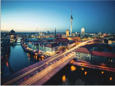 Produktbild von ARTland Wandbild Alu für Innen & Outdoor Berlin Cityscape am Abend Größe: 80x60 cm