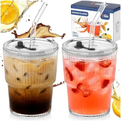 Produktbild von Vilde | 2er Set Gläser mit Deckel und Strohhalm 340 ml - Riffelglas Trinkgläser für Iced Coffee - Spülmaschinenfest