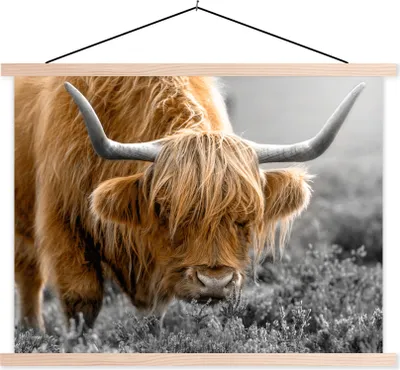 Produktbild von MuchoWow® Textilposter Schottisches Hochlandrind - Blumen - Kuh 120x90 cm mit holzfarbenen Rahmen - Magnetisch