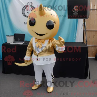 Productafbeelding van Mascot REDBROKOLY karakter van een gouden narwal gekleed met een capribroek en dasspelden