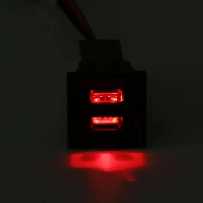 Immagine prodotto di Caricabatterie da incasso doppio USB rosso per Volkswagen VW Transporter T5 (2003–2009)