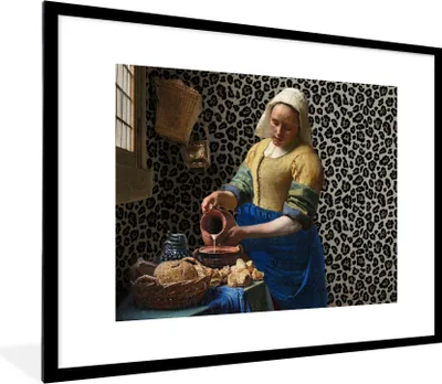 Produktbild von MuchoWow® Gerahmtes Poster Milchmädchen - Kunst - Pantherdruck - Vermeer - Gemälde - Alte Meister 80x60 cm - Poster mit Schwarzem Bilderrahmen Wandposter Rahmen Foto Bilder - Schlafzimmer-Dekorationen - Fotoposter