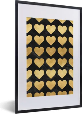Produktbild von MuchoWow® Gerahmtes Poster Muster - Herz - Gold - Schwarz 40x60 cm - Poster mit Schwarzem Bilderrahmen Wandposter Rahmen Foto Bilder - Poster in Rahmen