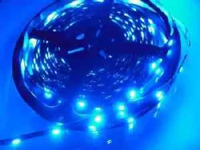 Produktbild von 3877 LED Streifen Blau Band in Weiß Länge 5 m 300 x 3528 LED IP-20