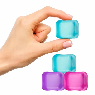 Immagine prodotto di Set di squishy a forma di dadi, palline antistress, giocattoli sensoriali sicuri e divertenti, perfetti per TikTok – confezione da 4 pezzi, Immagine generata dall'IA