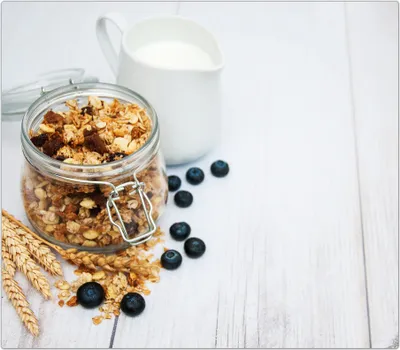 Produktbild von Spritzschutz Herdabdeckplatte Schneidebrett aus Glas Milch und Granola 1-Teilig (60x52cm)