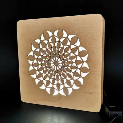 Produktbild von Holzlampe mit Mandala-Motiv, Größe 20 cm, mit LED-Beleuchtung mit