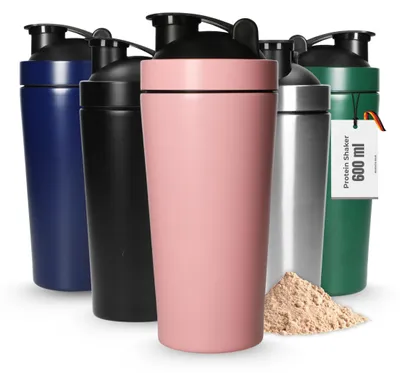 Produktbild von Protein Shaker auslaufsicher 'Core' 600 ml - doppelwandiger Edelstahl Shaker mit Sieb für Gym und Alltag - rosa, KI-generiertes Bild