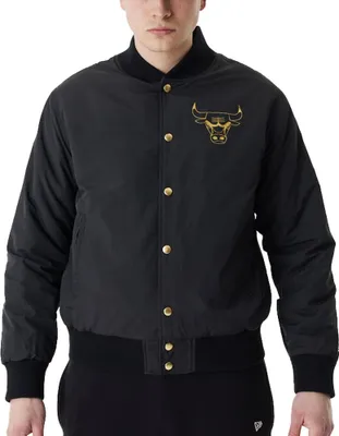 Produktbild von New Era College Bomber Jacke - METALLIC Chicago Bulls - L