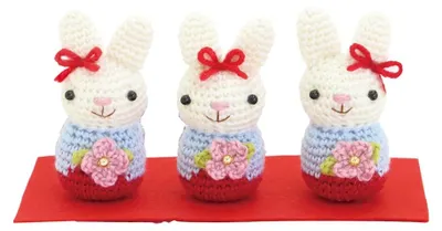 Immagine prodotto di Kit per l'uncinetto amigurumi Olympus - Tre dame di corte conigli (Hinamatsuri) di Hiromi Fukumura
