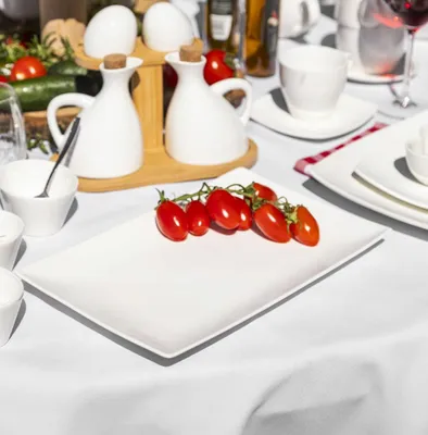 Obrázok produktu pre REGULAR Obdĺžnikový tanier 26 cm – krémový porcelán, elegancia pre váš stôl
