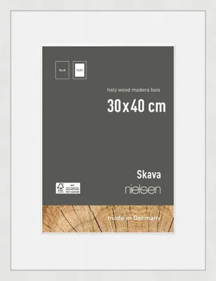 Produktbild von nielsen Holz Bilderrahmen Skava Weiß, 30,0 x 40,0 cm - mit Passepartout 21x29,7 cm (A4) cm