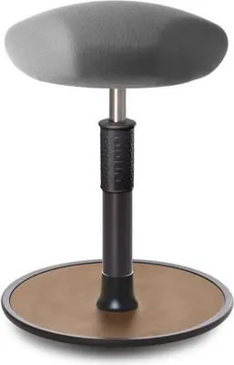 Produktbild von Sitz- Stehhocker Free Regular Triangel Gestrick Grau schwarz /Natur.