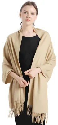 Zdjęcie produktu dla Omgoods - Miękki szal z kaszmiru w kolorze khaki