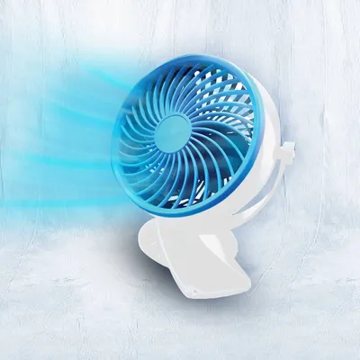 Produktbild von LIVINGTON Go Fan – mobiler Mini Ventilator mit Akku – kraftvoller USB Ventilator mit 6h Laufzeit – flexibler Tischventilator zum Aufstellen oder Klemmen – weiß