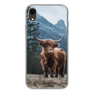 Produktbild von MuchoWow® Handyhülle Schutzhülle Hülle für iPhone XR Schottische Highlander - Berg - Landschaft - Bäume - Kuh - Natur Silikon Softcase Handy Hülle - Schutzdeckel